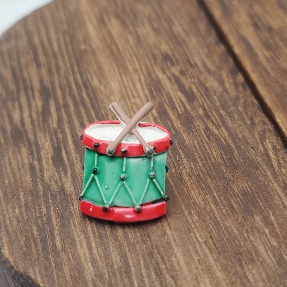 B329 drummer‎ drum pin 🥁